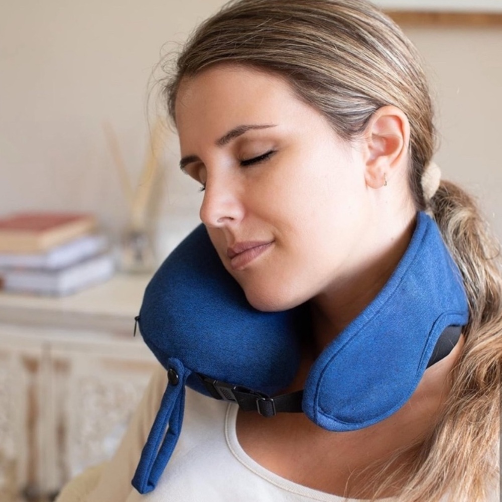 Dot & Dot 2 in 1 Travel Pillow with Eye Mask - Picture 8 of 12